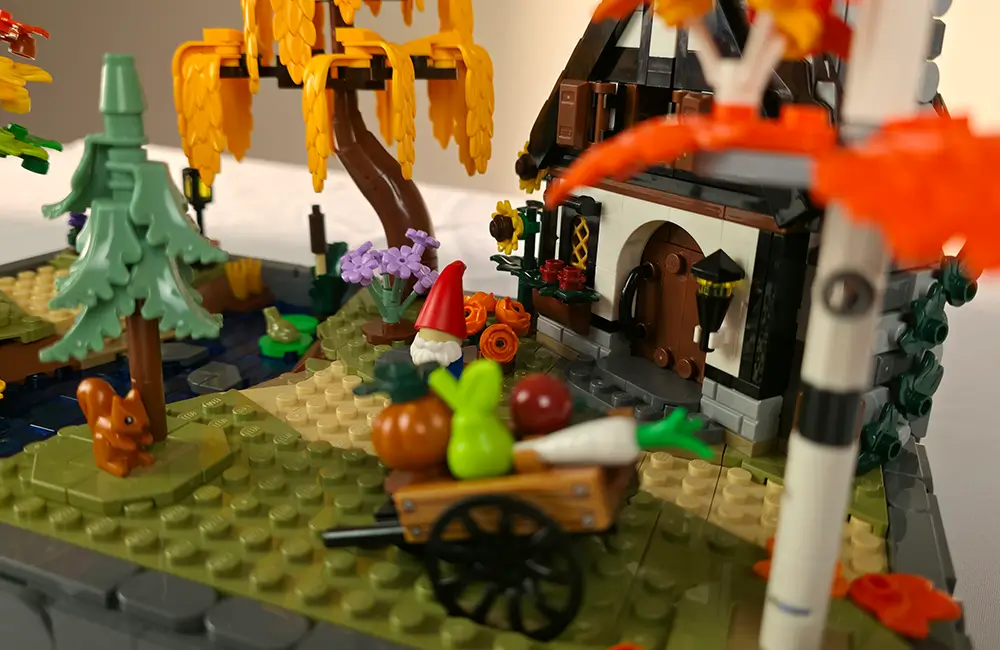 LEGO® 11372 Autumn Cottage Garden