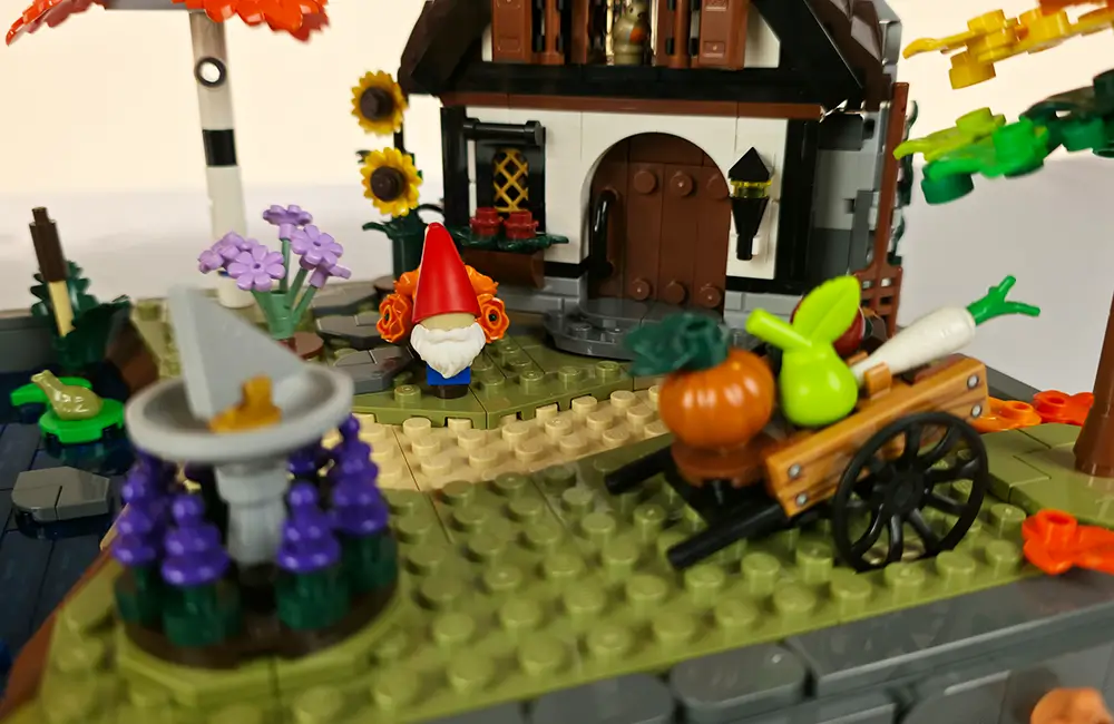 LEGO® 11372 Autumn Cottage Garden