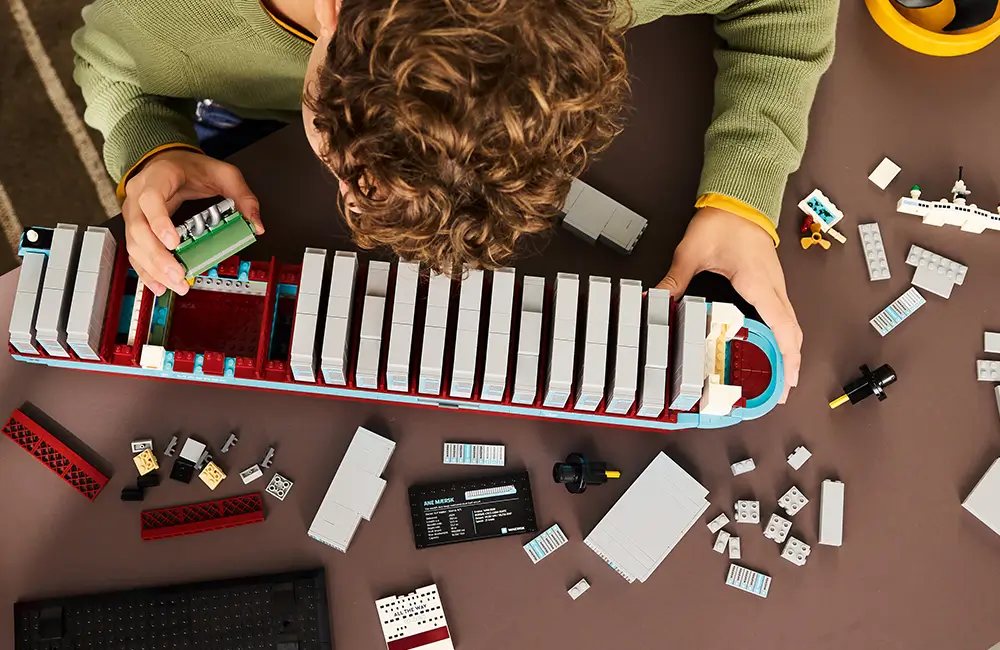 LEGO Maersk Dual-Fuel Container Vessel 40955