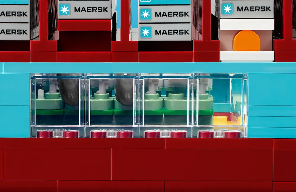 LEGO Maersk Dual-Fuel Container Vessel 40955